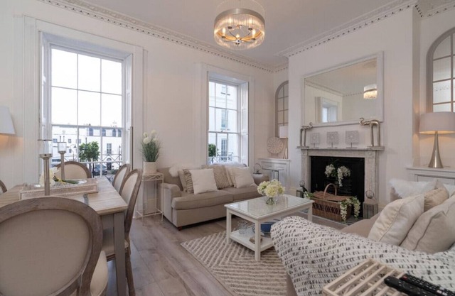 Gloucester Place Townhouse Apartment. Hot Tub