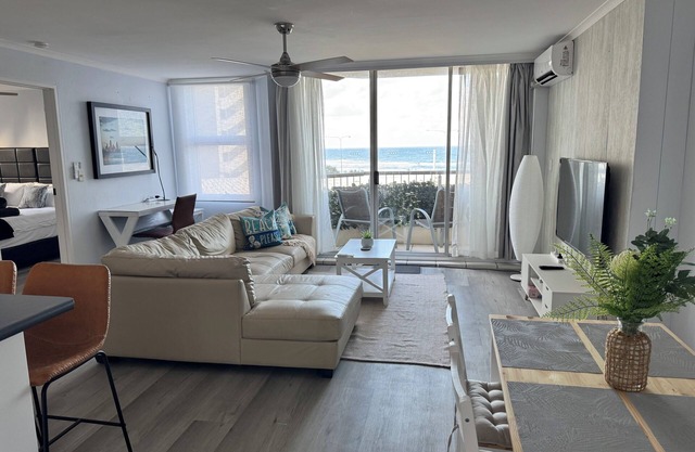 Gold Coast Surf View with Parking, Pool, Lift