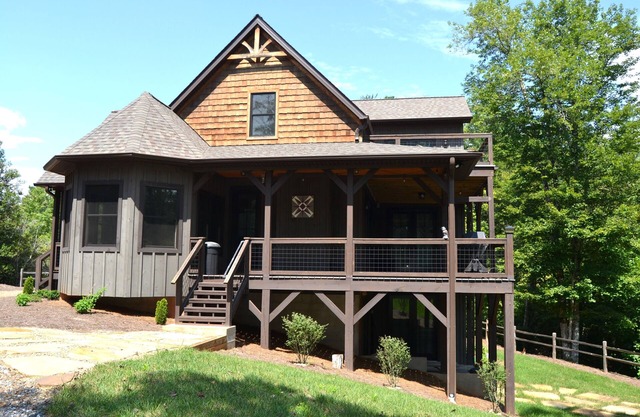 Golden Grove Cabin - 5-bedroom Mountain Home with Fire Pit, Decks and Privacy