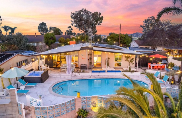 Golden Hour Bliss: Pool, Hot Tub & Firepit