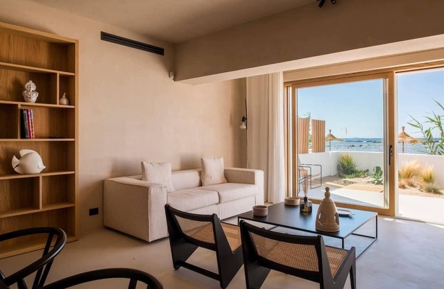 Golden Hour Sea View Luxury Apartment