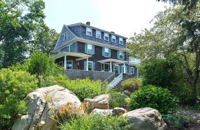 Golden Sands at Good Harbor: Just walk across the street to the beach.