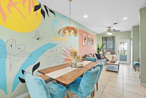 Golf Cart - Walk to Beach - Pool - Pets - Floor BR
