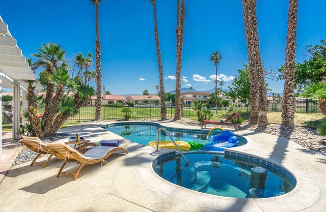 Golf Course House - Garden Relax Retreat, Private Pool + Spa.