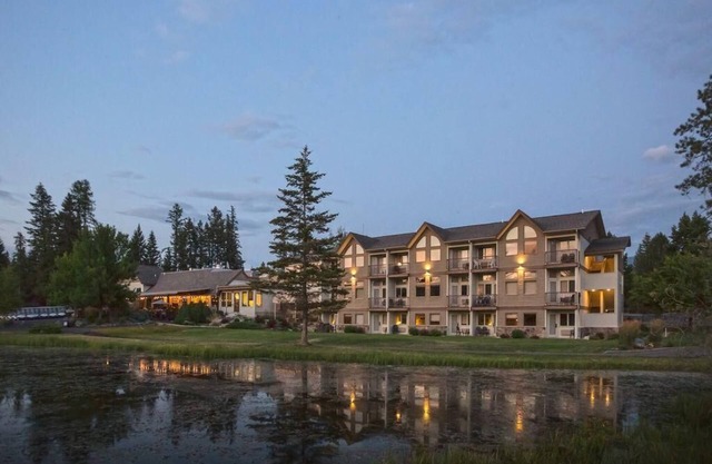 Golf Front 1 Bed Condo with access to Meadow Lake Resort Amenities