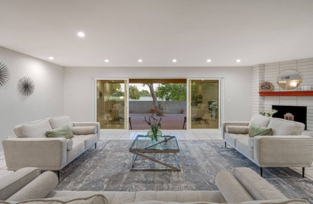 Golf/Guest Suite/East/Fenced/4 BR 3 BA