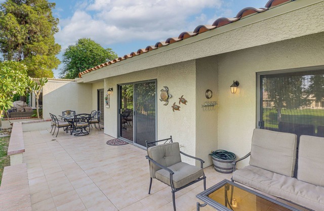 Golf & Swim: Country Club Condo in Palm Desert