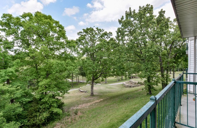 Golf View Resort Condo | No Stairs + Pools & Perks