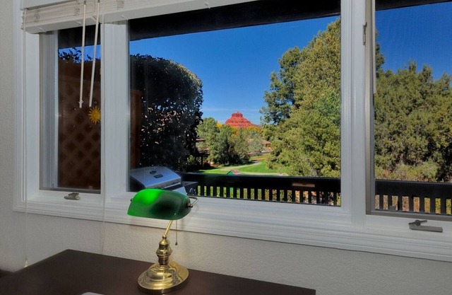 Golfer's Paradise on 7th Tee-Fantastic MT. Views-1600 feet-Spacious Comfortable!