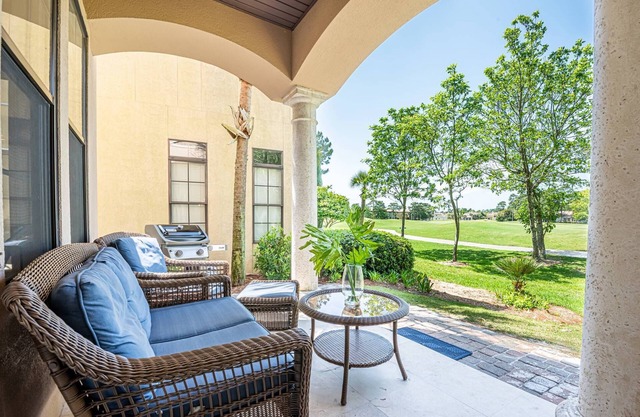 Golfers Golf Front Getaway 2 Carts, Steps to Pool ~ License to Chill, Baytowne