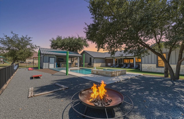 Golfers paradise minutes away from the Frio River!