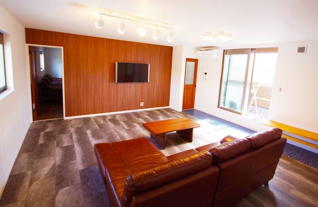 Good location to walk to the city area! 2F partial charter