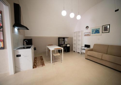 "GOOD LIFE" Manicone Housing & More