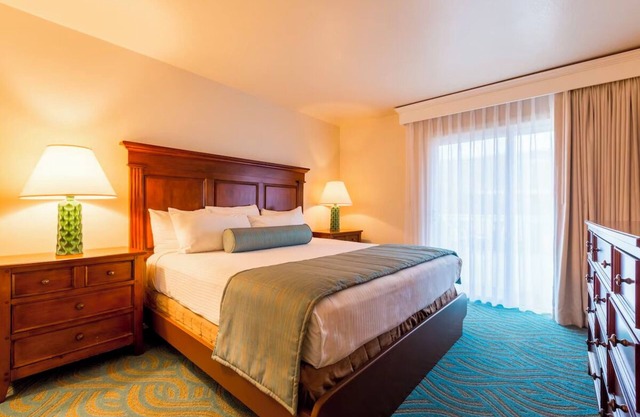 Good-Value 3 Units w/Kitchen & Free Parking!