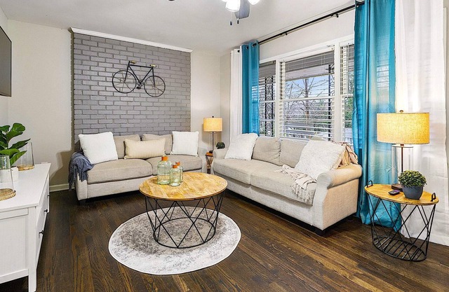 "GoodKarma Rentals"-Monticello Manor. Smyrna Mableton Renovated! Cozy! Clean! md