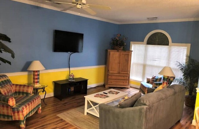 Gorgeous 1st Floor Condo at Arrowhead Country Clubn