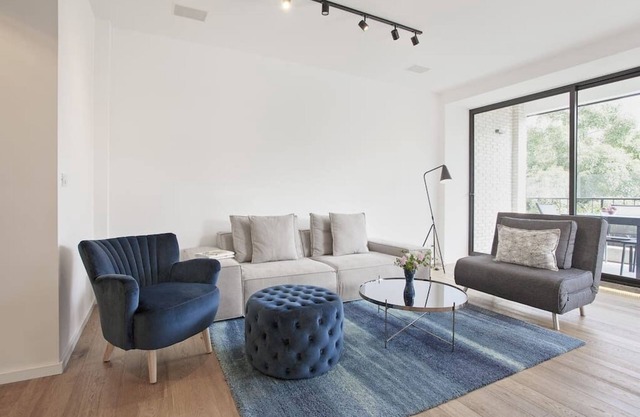 Gorgeous 2BR Nordau by Holiday-rentals SAFE ROOM
