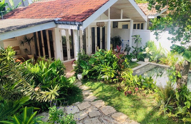 Gorgeous 3 Bed Villa + Private Pool 250m to Beach