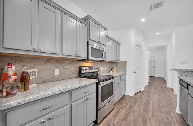 Gorgeous! 4/4.5 Townhome in Aggieland - The Revelry