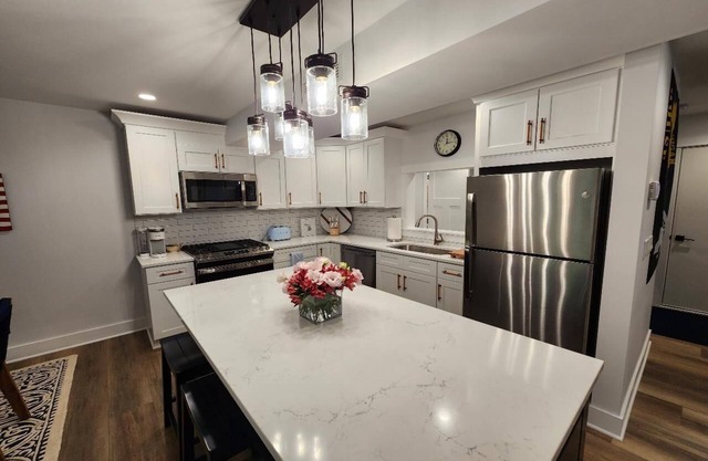Gorgeous 4 bedroom condo - 10 minutes from Harbor Springs & Ski Resorts