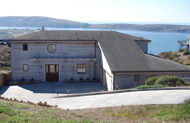 Gorgeous 5 bedroom Home With Fabulous Ocean Views and 4 Master Suites