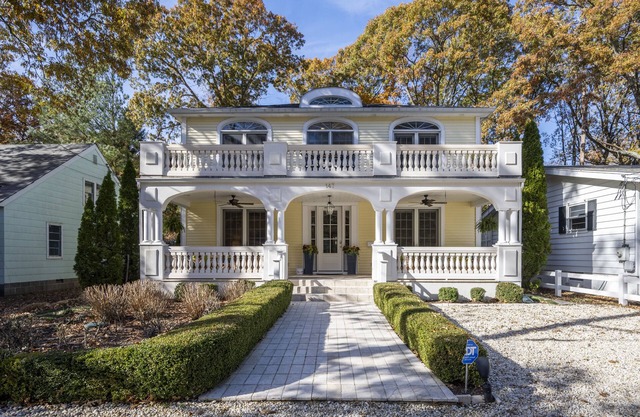 GORGEOUS 5 BR HOME IN REHOBOTH BEACH - 147 Columbia Ave