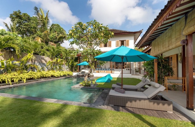 Gorgeous 5BR Villa, Canggu - 7Min Drive To Splash Waterpark Bali! W/Pool!