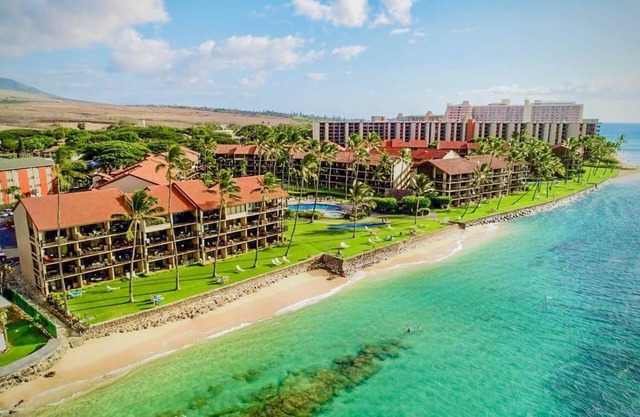 Gorgeous 6 bedrooms for 16 Lahaina Maui ocean view penthouse