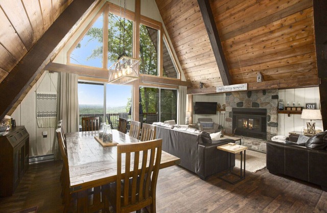 Gorgeous A-Frame w/Epic views - Access to Pools