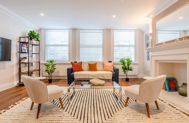 Gorgeous and Spacious Apartment in Soho