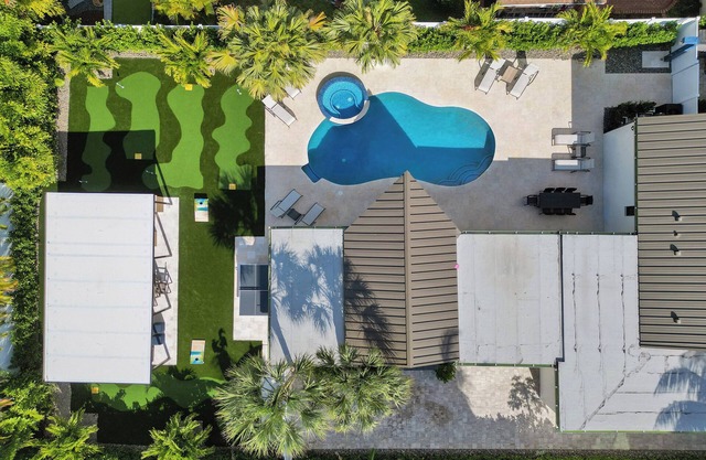 Gorgeous Beach Retreat sleeps 14 combining Units A & B.