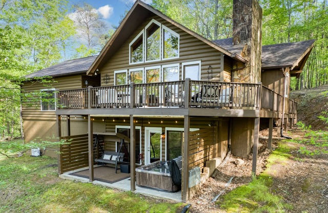 Gorgeous BlueView Cabin! Long Range Mtn Views+Hot Tub+MEGA Scrabble!
