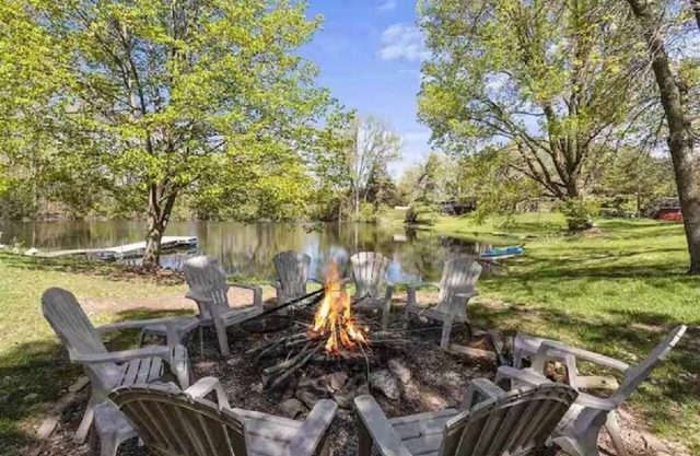 Gorgeous Cabin Vibes Home w/Pond! Close To Lake! 4-bedroom house in Oshkosh