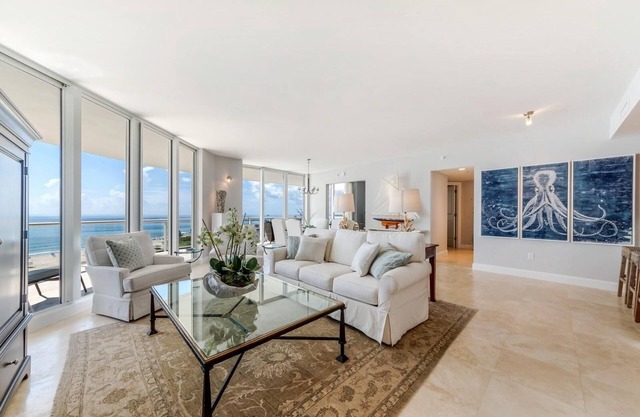 Gorgeous condo with breathtaking ocean view