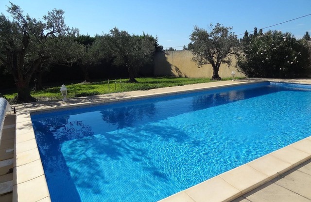 Gorgeous Farmhouse In The Middle Of Vineyards With Private Pool In Visan
