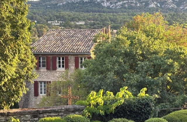 Gorgeous, historic 4BR village house w/stunning views, pool, AC