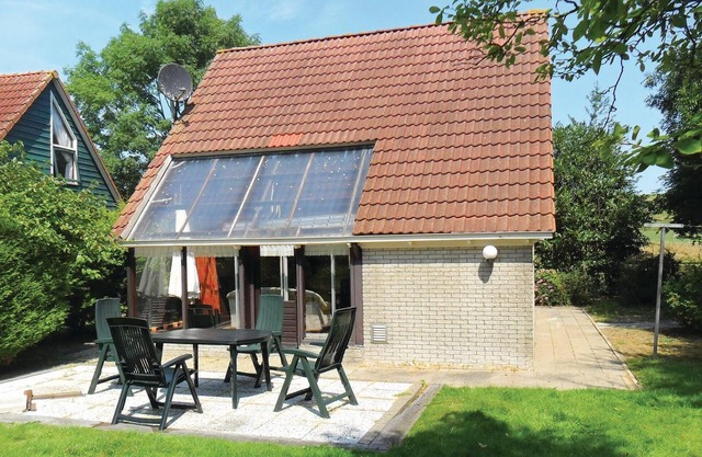 Gorgeous home in Oostmahorn with WiFi