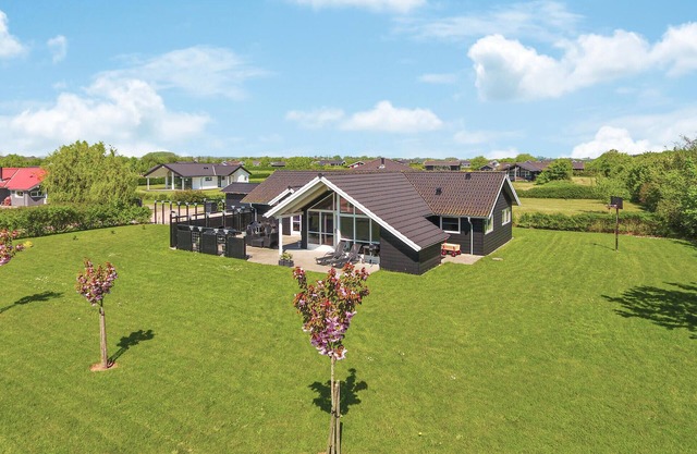 Gorgeous home in Sydals with WiFi