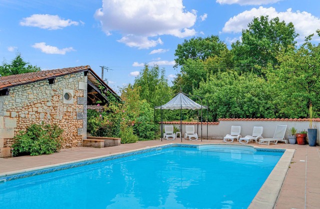 Gorgeous home in Vanxains