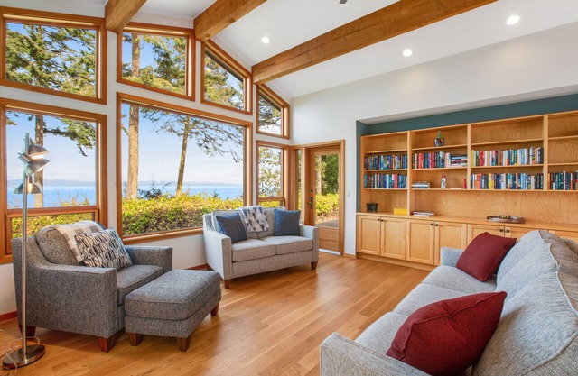 Gorgeous home on 10 acres with amazing ocean view