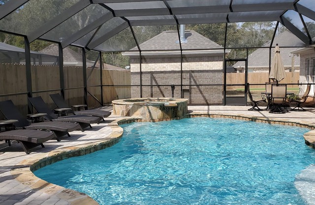 Gorgeous Home ~ Sleeps 24/7BR/6BA Private Pool/Spa, Pets, Close to Beach & Ent