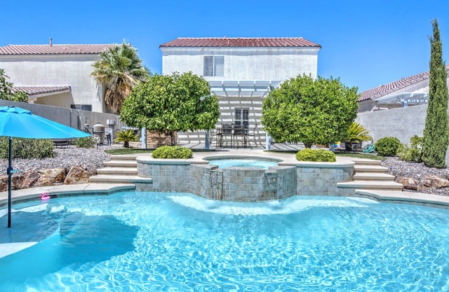 Gorgeous House private Pool& Spa 10 sleeps, 8min to Strip