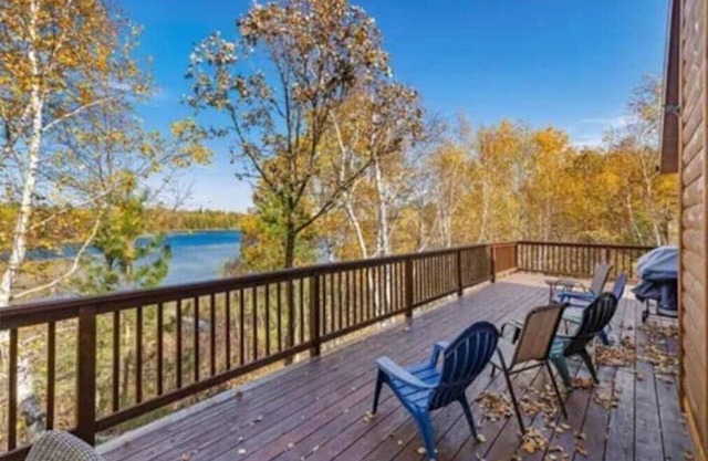 Gorgeous Lake View with Pontoon!nn