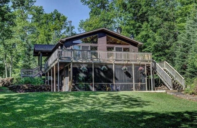 Gorgeous lakefront Minocqua home