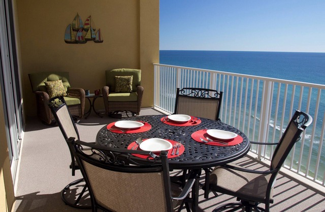 Gorgeous Luxury 2BR Beachfront Condo, Cable/Netflix Wifi, Beach Service included