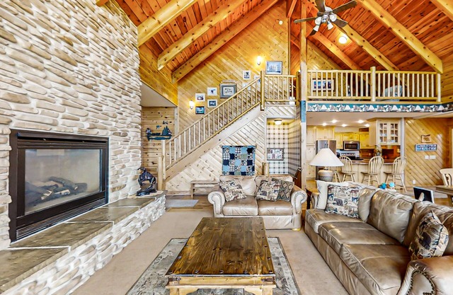 Gorgeous mountainside home w/lake-view, fireplace, washer/dryer, & dog-friendly