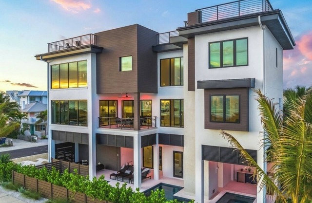 Gorgeous New Beachfront house! Incredible views and rooftop deck!