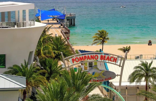 Gorgeous Oceanfront Resort! 2 Bedroom 2 Bath Sleeps 6! An escape from reality!