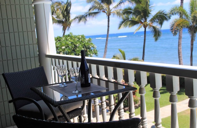 Gorgeous Oceanfront Studio at Lahaina Shores Beach Resort