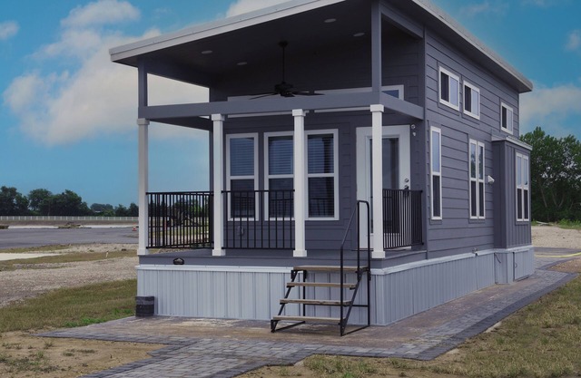 Gorgeous Tiny Home in Peninsula Point Richland Chambers Lake -- Lake Life